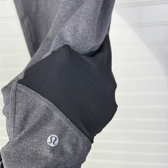 Lululemon women’s gray and black cropped capri leggings. Size 6. - Picture 3 of 7